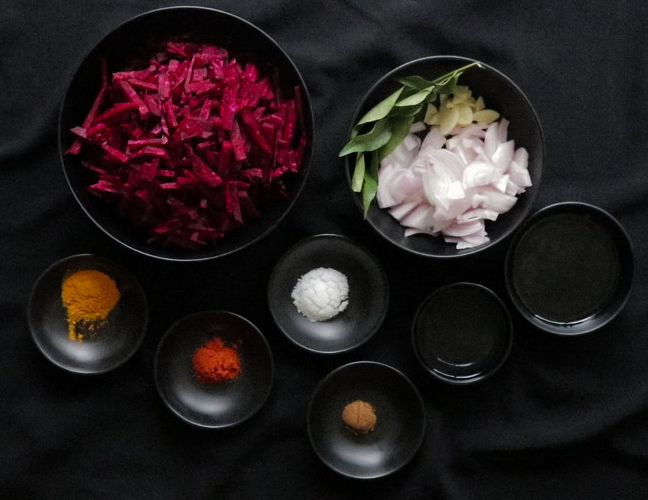 ingredients to cook the beetroot curry.