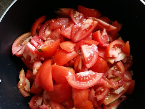 tomatoes,dates, green chillies on the blog www.islandsmile.org