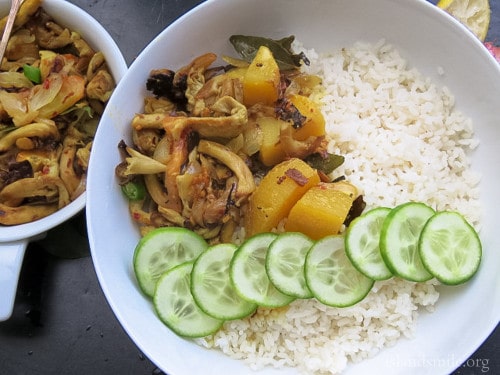 lunch bowl with stirfried mushrooms, potato in coconutmilk and spring onion salad 680pixel-2829