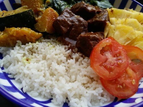 srilankan lunch bowl. find recioe on www.islandsmile.org