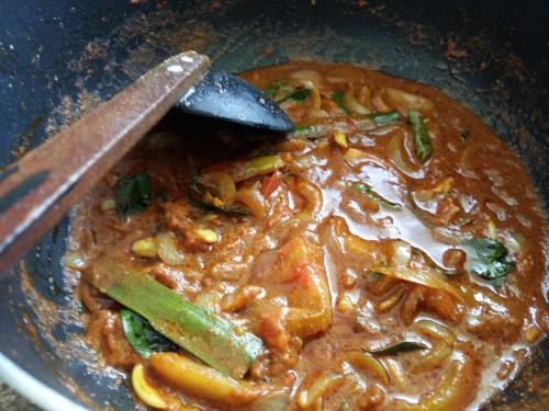 A Srilankan fish curry cooked in a rich, thick gravy made from Coconut milk infused with Tamarind juice. the spices balances the natural flavors, making it perfect for lunch with Rice or a light dinner with bread.