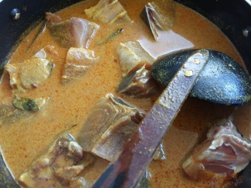 A Srilankan fish curry cooked in a rich, thick gravy made from Coconut milk infused with Tamarind juice. the spices balances the natural flavors, making it perfect for lunch with Rice or a light dinner with bread.