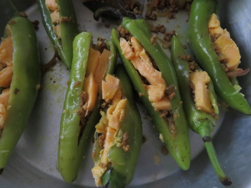 30 minute, cheesy Stuffed Peppers in Puff pastry