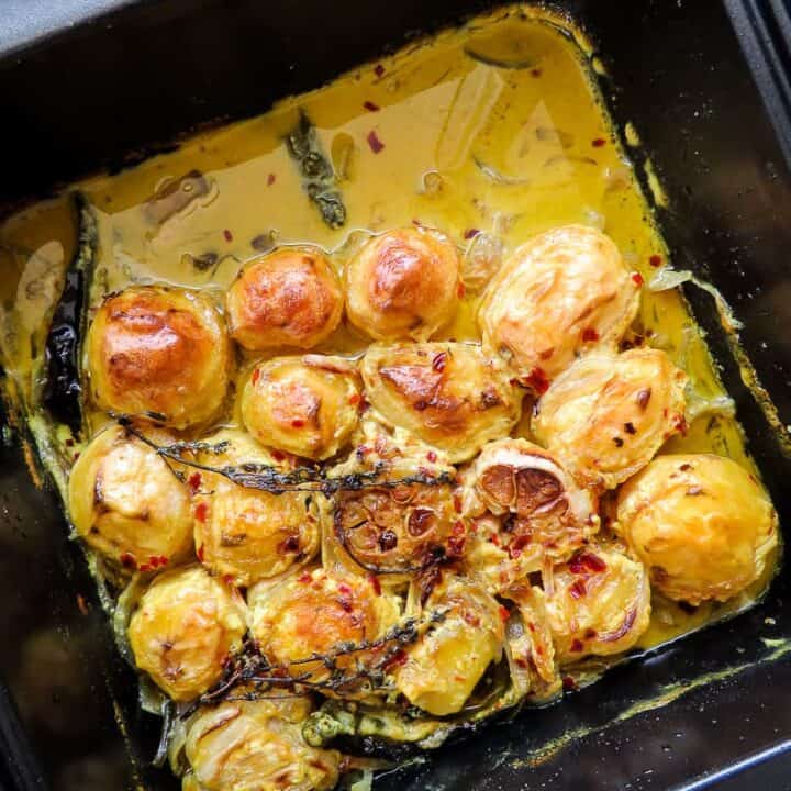 turmeric-infused-baked-potatoes-with-thyme-and-garlic-image-islandsmile.org