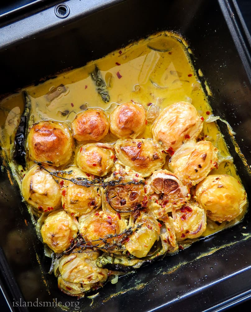 Oven roasted Turmeric and garlic potatoes crispy on the outside, soft on the inside with flavors of garlic. All the goodness of a vegetarian,  vegan and Gluten-free dish in a one-pot meal