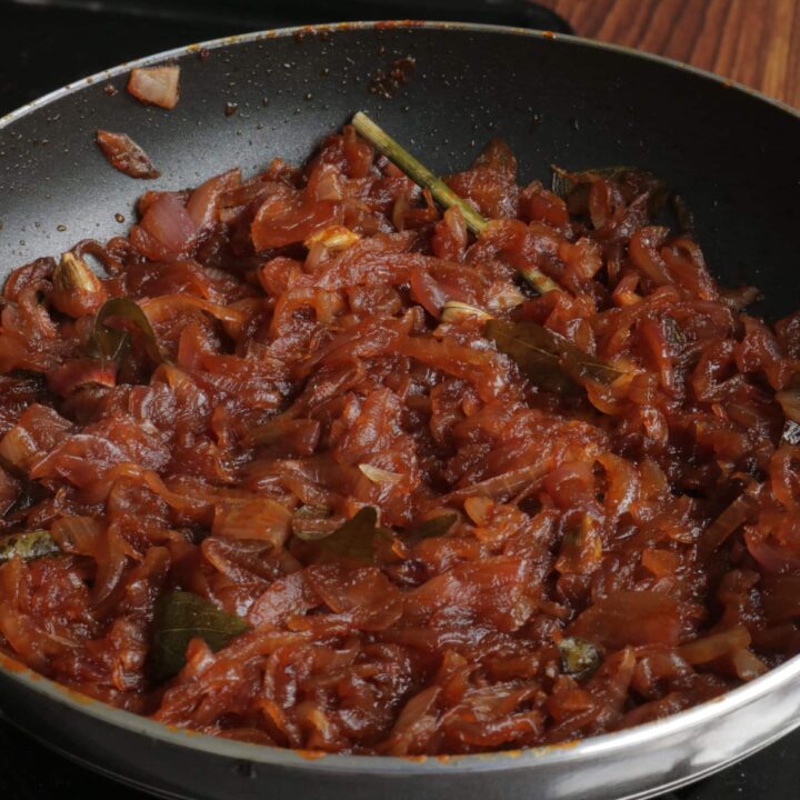 seeni sambol cooking in a frying pan.