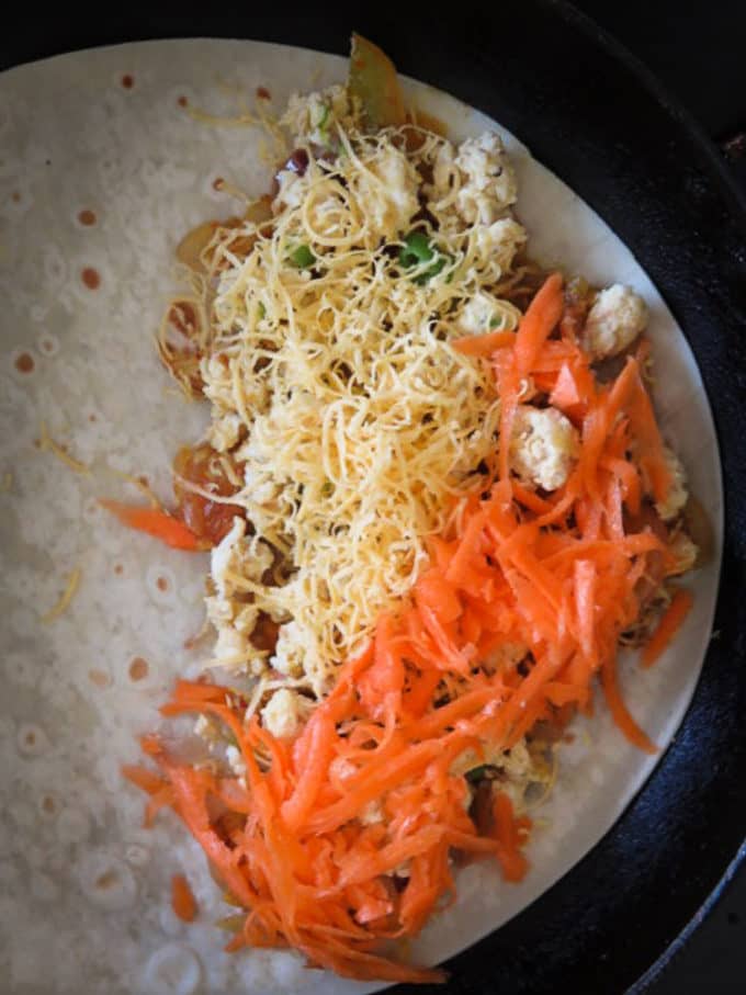 Breakfast quesadilla with chicken, scrambled eggs, grated carrots and cheddar cheese-islandsmile.org