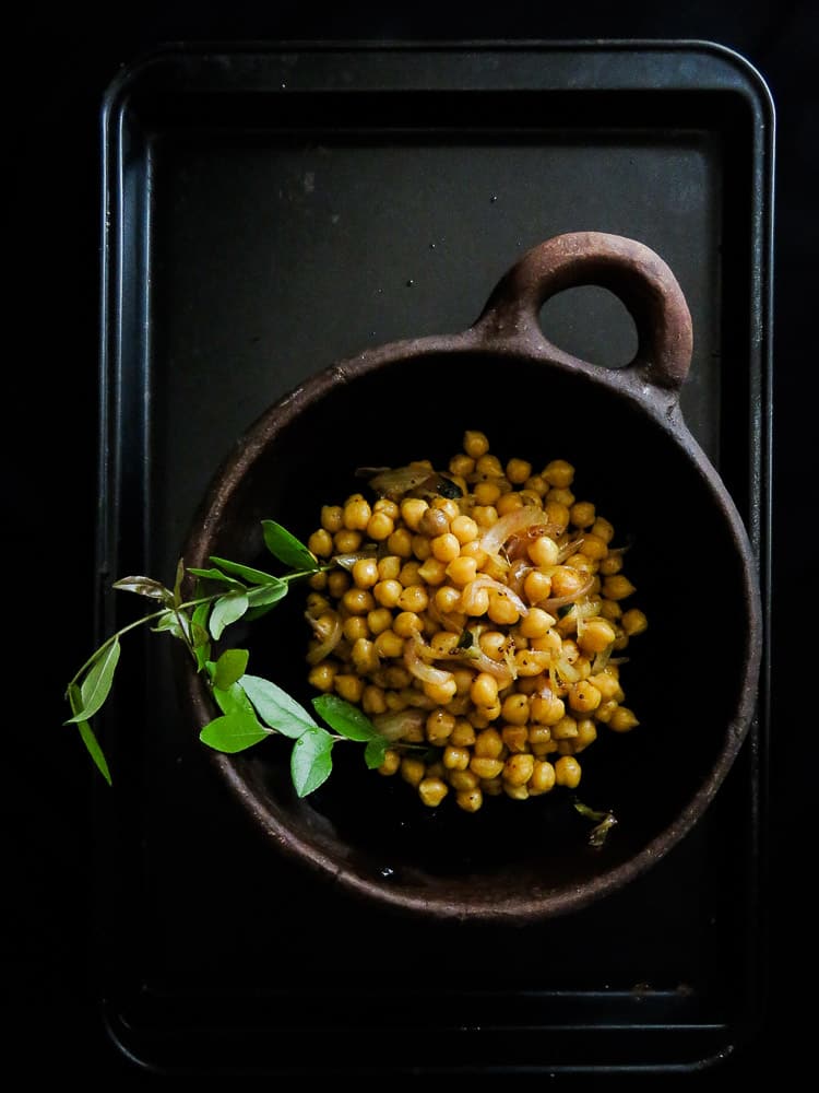 A delicious, healthy high protein Sri Lankan chickpea breakfast. use canned or cooked chickpeas(garbanzo beans)to make a breakfast bowl. #chickpea #vegan #vegetarian #srilankan #dry #garbanzo #snack 