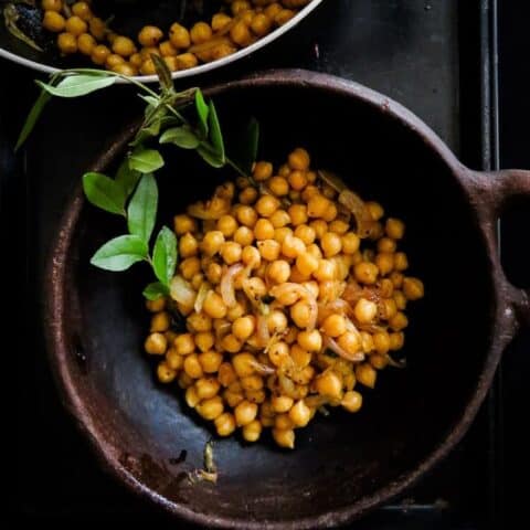 A delicious, healthy high protein Sri Lankan chickpea breakfast. use canned or cooked chickpeas(garbanzo beans)to make a breakfast bowl. #chickpea #vegan #vegetarian #srilankan #dry #garbanzo #snack