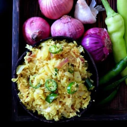 Cabbage and coconut sambol(Sri Lankan gova mallum), A healthy dish made in 20 minutes. Vegan, vegetarian, low-carb, gluten-free.