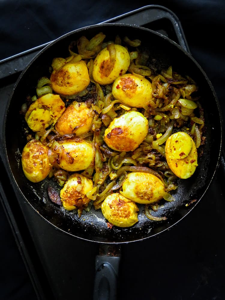 curried egg stir-fry with caramalised onions-islandsmile.org