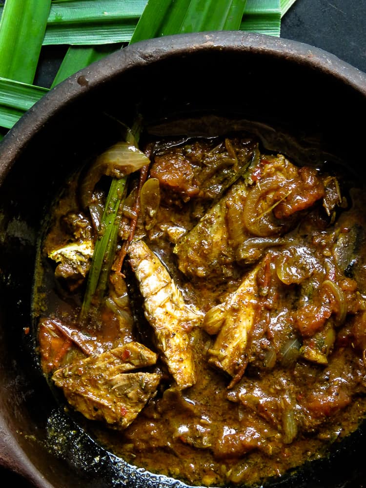 Give that boring canned fish in your shelf a new taste with this Sri Lankan version of a curry created using tinned fish. #fish #curry #spicy #tinfish #jackmackerel #cannedfish #srilankan