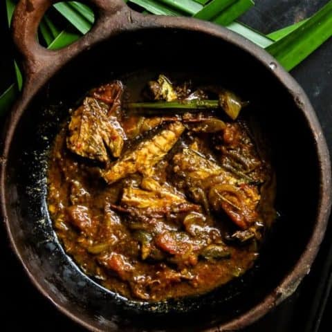 Give that boring canned fish in your shelf a new taste with this Sri Lankan version of a curry created using tinned fish. #fish #curry #spicy #tinfish #jackmackerel #cannedfish #srilankan