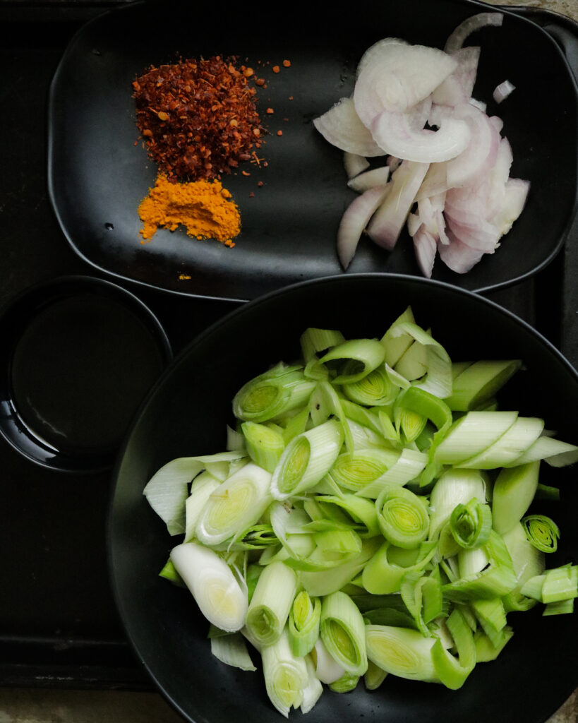 ingredients to make leeks curry.