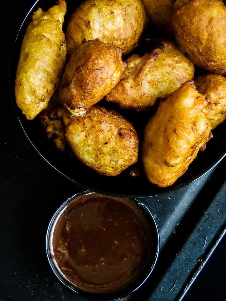 DEEP FRIED BANANA FRITTERS ARE A QUICK WAY TO REPLACE YOUR USUAL  DOUGHNUTS. RAIN OR SHINE, THESE FRITTERS MAKE THE PERFECT COMFORT DESSERT FOR THE FAMILY.