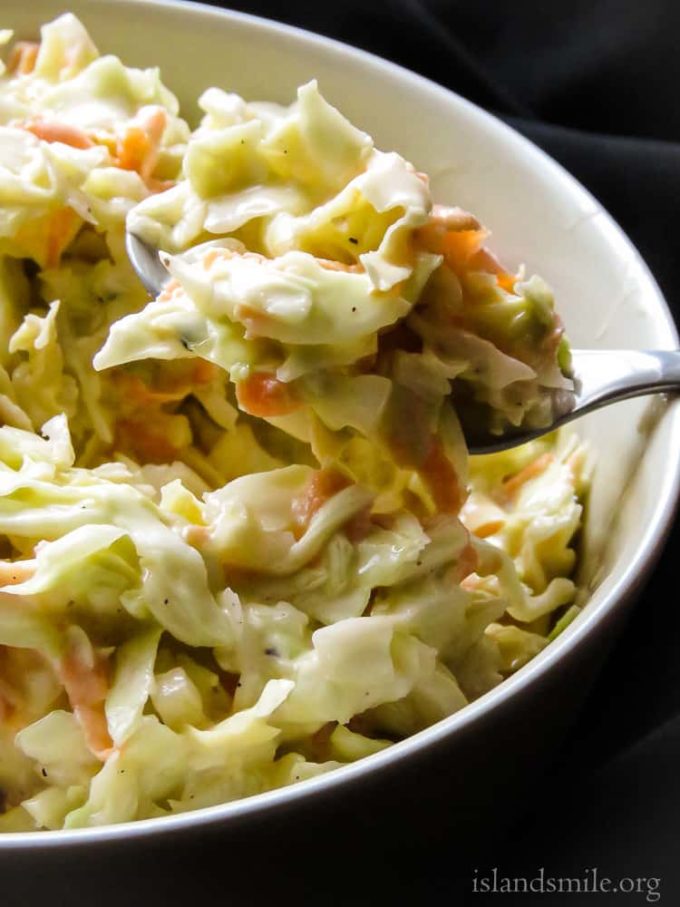 Homemade creamy coleslaw salad with mayonnaise, a classic salad to go with everything you dish out at picnics, especially grilled meats and burgers. an easy salad for all seasons and occasions. islandsmil.org