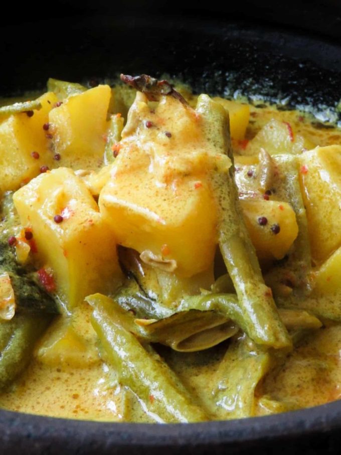 Creamy potato-bean curry. a Sri Lankan vegetarian dish you can use for your meals. A vegetable curry cooked in coconut milk. gluten-free, vegan.