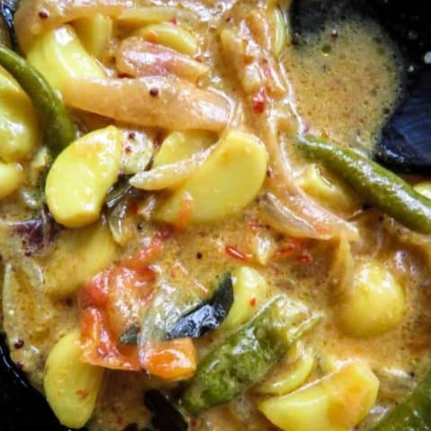 Sri Lankan garlic curry(vegetarian, vegan), have you tried garlic curry in coconut milk?, It's one more easy way to eat garlic even if you don't like them, less pungent even the kids can try having some.#garlic #curry #vegan #vegetarian #healthy #glutenfree #kid friendly.
