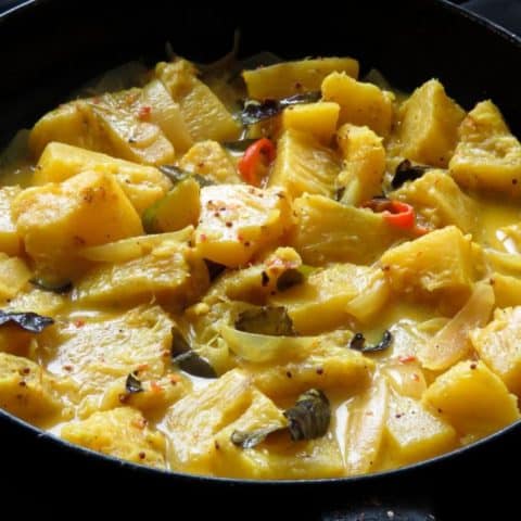 Sri Lankan-mildly spiced pineapple curry. A coconut milk Pineapple curry cooked in 30 minutes. The fruit curry fits into all types of diets as well, from vegan, vegetarian, gluten-free to low-carb.