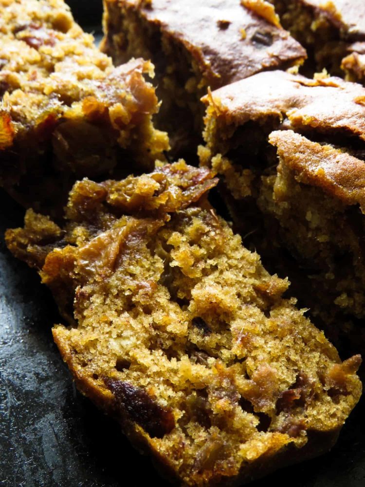 Moist date cake with Cashewraisin and nutmeg. ISLAND SMILE