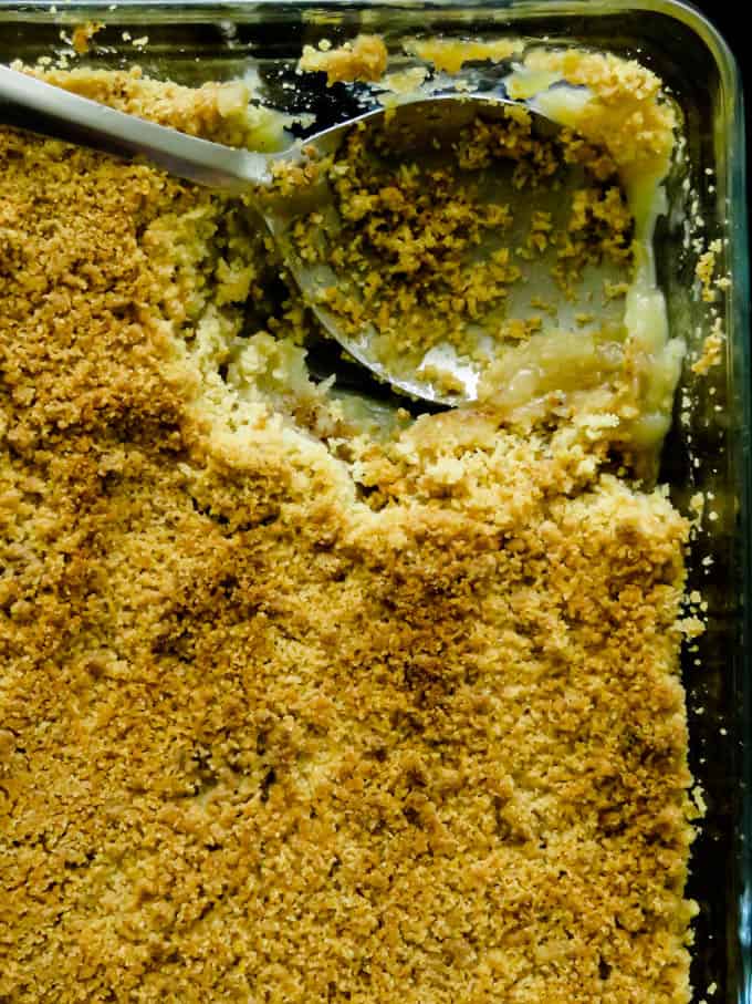 No oats apple crisp(easy American dessert). Sliced apples sprinkled with cinnamon and sugar then packed with a layer of butter and flour crumble baked to golden brown perfection No oats apple crisp(easy American dessert). Sliced apples sprinkled with cinnamon and sugar then packed with a layer of butter and flour crumble baked to golden brown perfection