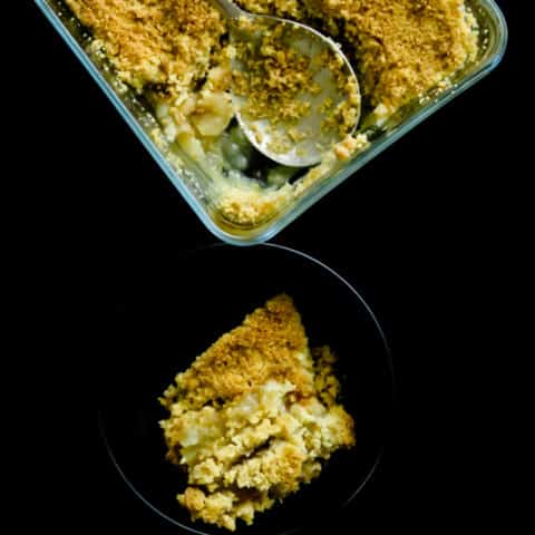 No oats apple crisp(easy American dessert). Sliced apples sprinkled with cinnamon and sugar then packed with a layer of butter and flour crumble baked to golden brown perfection