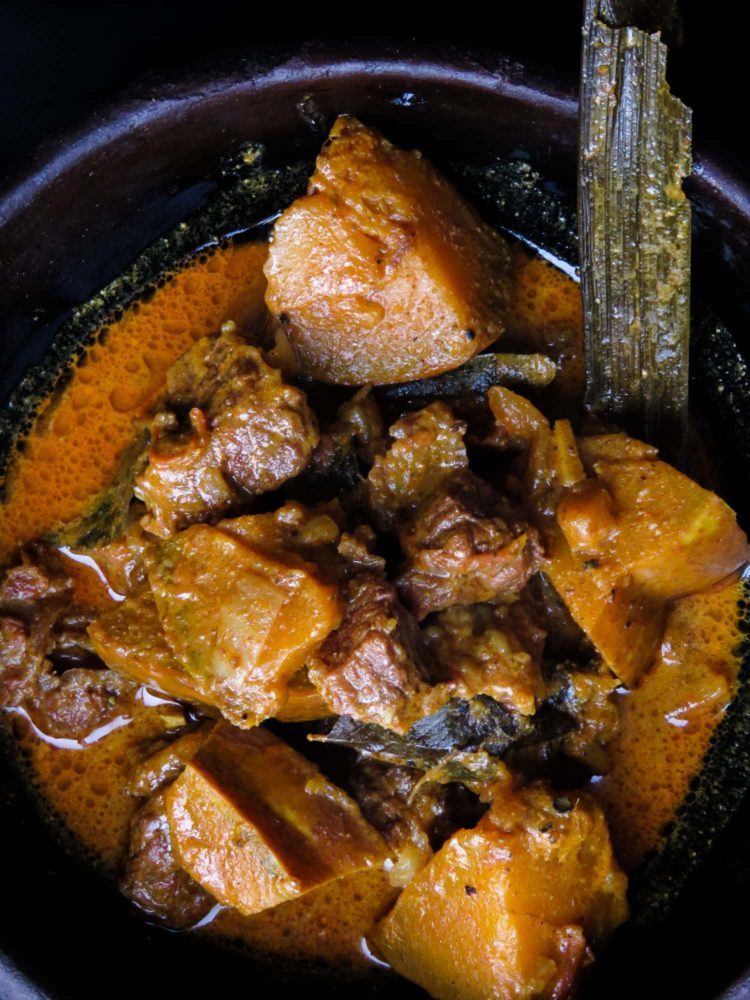 Sri Lankan beef and pumpkin curry- part stew for your crusty bread or a curry for your rice, either way, you'll enjoy a clay pot full of delicious gravy, tender beef and pumpkin cooked in Sri Lankan spices-islandsmile.org
