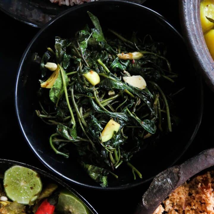 Easy kankung(water spinach)stir-fry with toasted garlic.