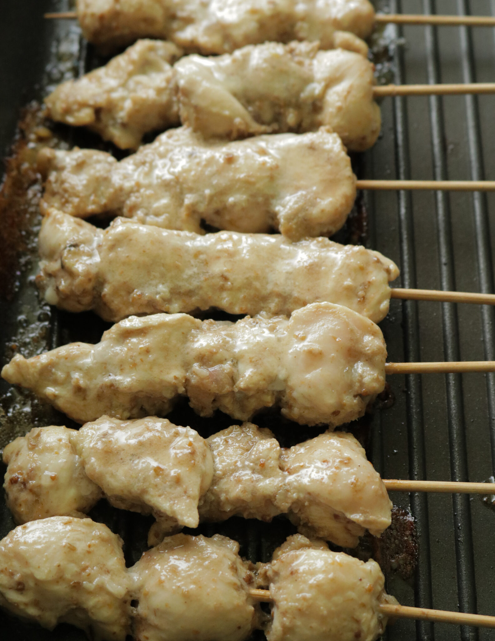 How to make chicken satay over a stove grill pan. ISLAND SMILE