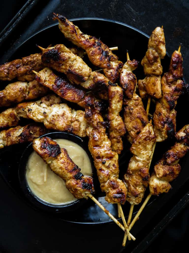 A guide on how to make chicken satay at home over a stovetop grill pan .