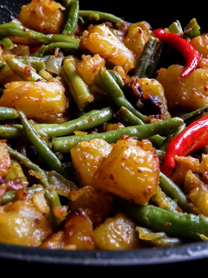 Sri Lankan spicy potato, green bean stir-fry- spicy, budget-friendly, vegan, vegetarian side-dish you can prepare to accompany any meal.