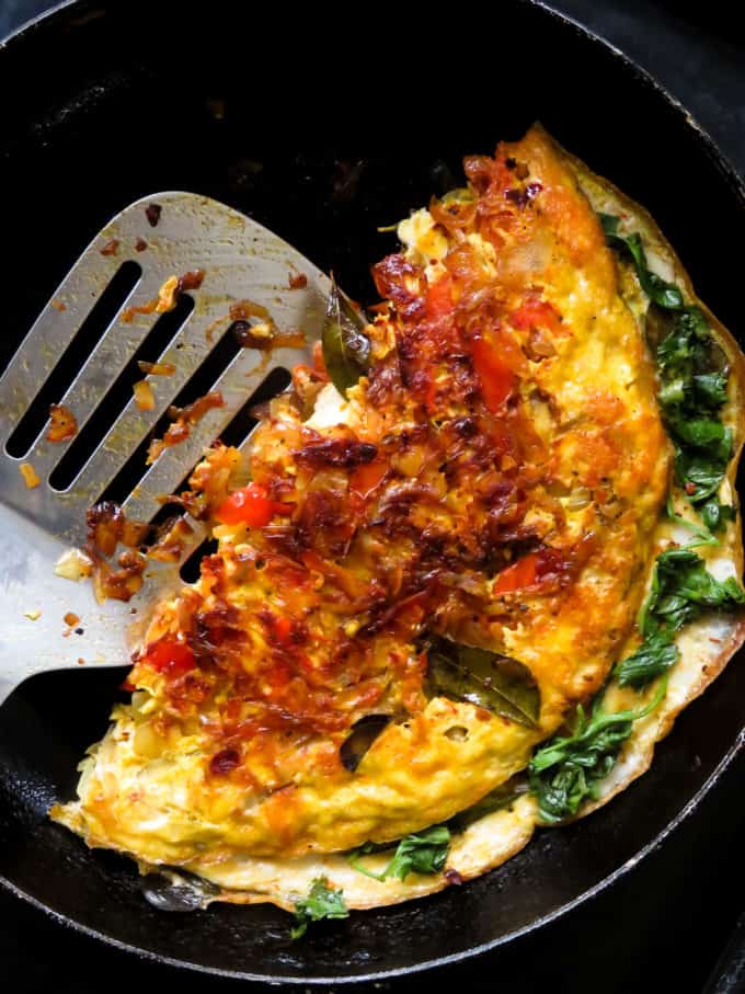 Sri Lankan spicy breakfast omelette/omelet- start your day healthy with an easy skillet breakfast dish. crispy edges and a few extra ingredients make this dish an amazing substitute to try.