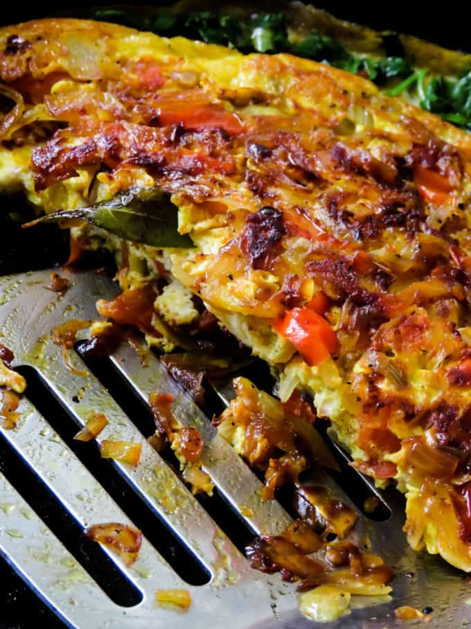 Sri Lankan spicy breakfast omelette/omelet- start your day healthy with an easy skillet breakfast dish. crispy edges and a few extra ingredients make this dish an amazing substitute to try.