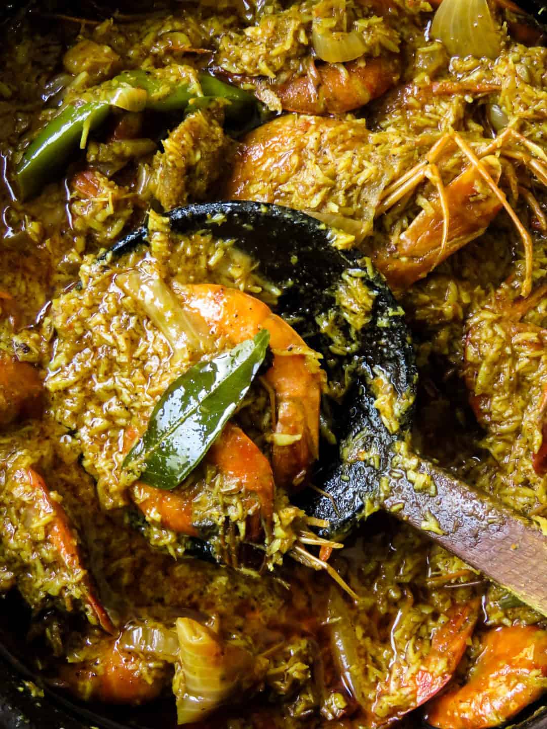 Sri Lankan coconut-prawn curry- delicious, tender prawns cooked to perfection in Sri Lankan spices and grated coconut to give extra flavor. It's an example of simple ingredients coming together to make your taste buds tingle.