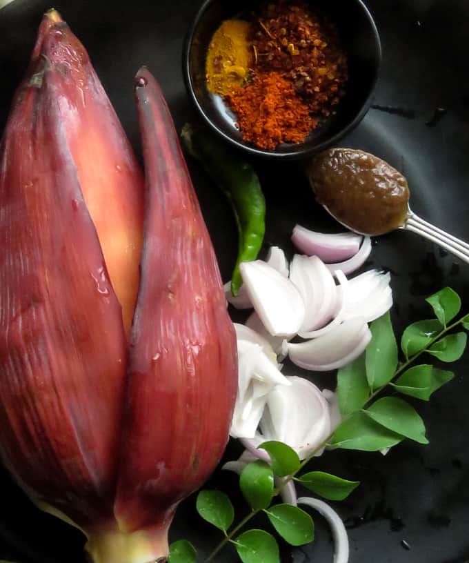 ingredients to make the banana flower curry. kesel muwa.