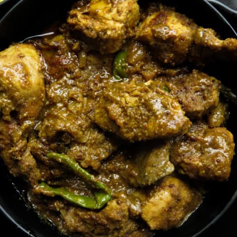 Another Sri Lankan chicken curry recipe for you. what's special about this chicken curry is the gravy. it's made with a combo of toasted coconut and raw rice with a few spices making the gravy. #curry #srilankan #spicy #onepot #dinner #lunch.