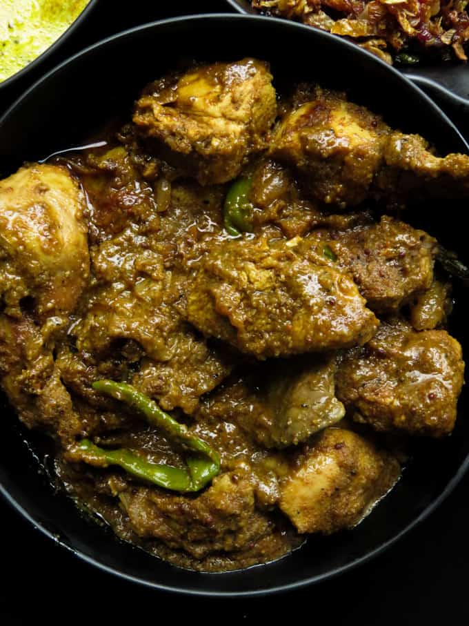 Another Sri Lankan chicken curry recipe for you. what's special about this chicken curry is the gravy. it's made with a combo of toasted coconut and raw rice with a few spices making the gravy. #curry #srilankan #spicy #onepot #dinner #lunch.