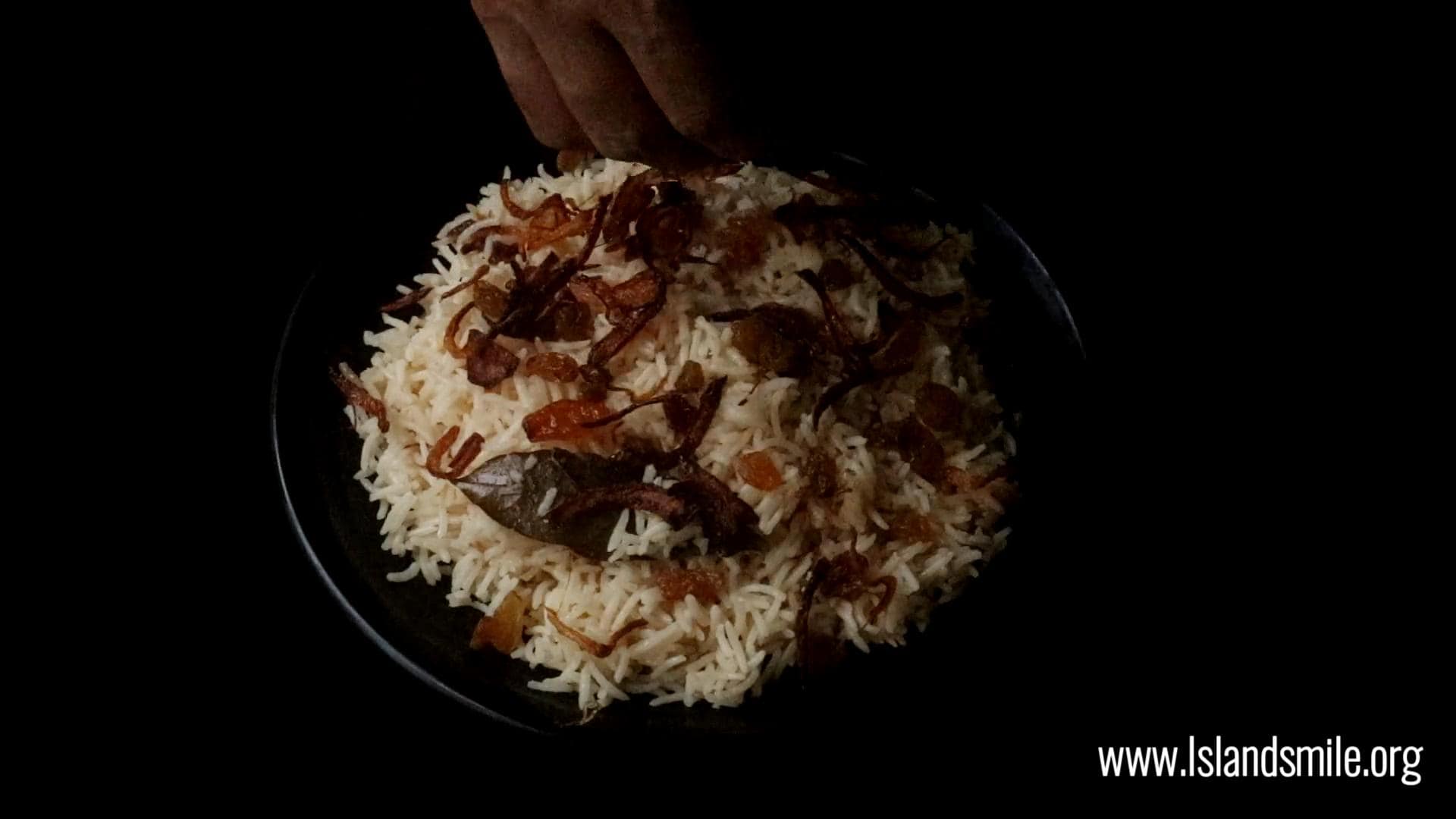 serving the rice in a platter with garnishing for the ghee rice.