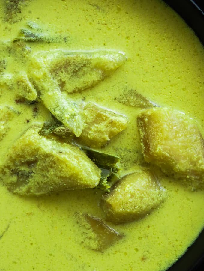 Sri Lankan ash plantain curry- a mild, coconut milk based, healthy vegetarian curry.  Make this simple dish for your rice and curry menu. 