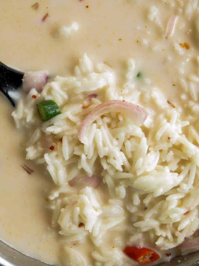 It's an easy cold rice breakfast dish with many health benefits. With only two main ingredients and just 10 minute prep time, this dish makes breakfast a breeze.