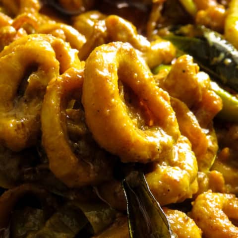 Calamari(squid) curry or as we call it dallo curry. A Sri Lankan seafood recipe you are going to love making for friends and family.