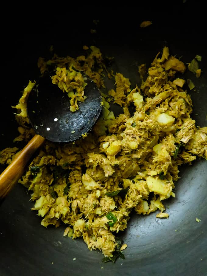 Sri Lankan fish patties filling- a dry spicy filling to fill the empanadas.