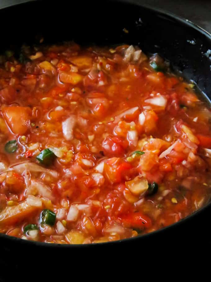 spicy tomato-onion salsa for your appetizers.