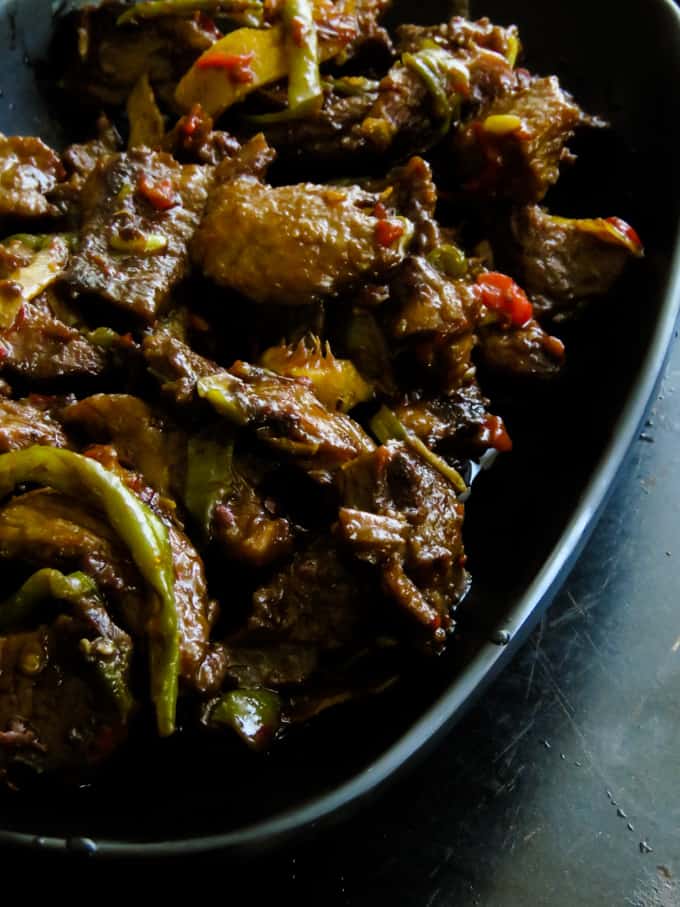 crispy beef stir fry in ginger-pepper sauce. Soy sauce marinated beef slices, fried until they turn crispy then cooked in ginger-pepper sauce to give you a tasty beef stir fry to enjoy with a bowl of rice or noodles.