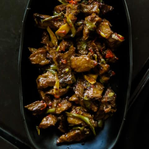 crispy beef stir fry in ginger-pepper sauce. Soy sauce marinated beef slices, fried until they turn crispy then cooked in ginger-pepper sauce to give you a tasty beef stir fry to enjoy with a bowl of rice or noodles.