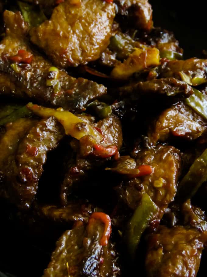 crispy beef stir fry in ginger-pepper sauce. Soy sauce marinated beef slices, fried until they turn crispy then cooked in ginger-pepper sauce to give you a tasty beef stir fry to enjoy with a bowl of rice or noodles.