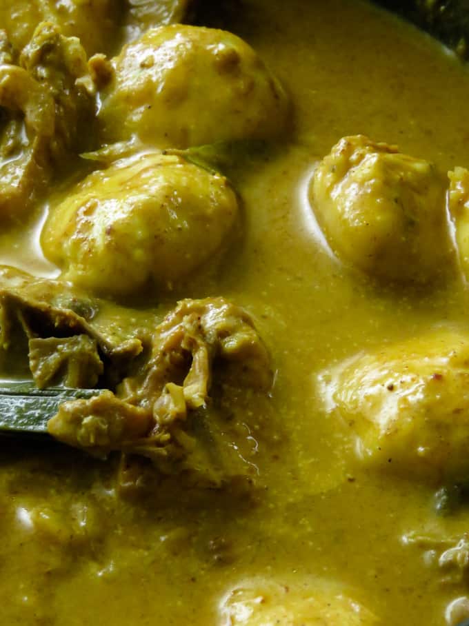 chicken and dumplings curry(thakkadi). A chicken and dumplings recipe for those of you who would love a curry version. For this chicken and dumplings recipe, I'm using a chicken curry recipe with Sri Lankan curry powders with a gravy made up of thick coconut milk.