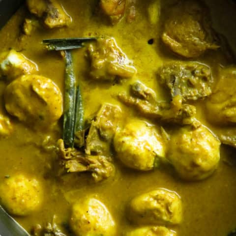 A chicken and dumplings recipe for those of you who would love a curry version. With all the tastes of Sri Lankan spices, you’ll find this home made chicken and dumplings recipe, a little different to the ones you are used to.