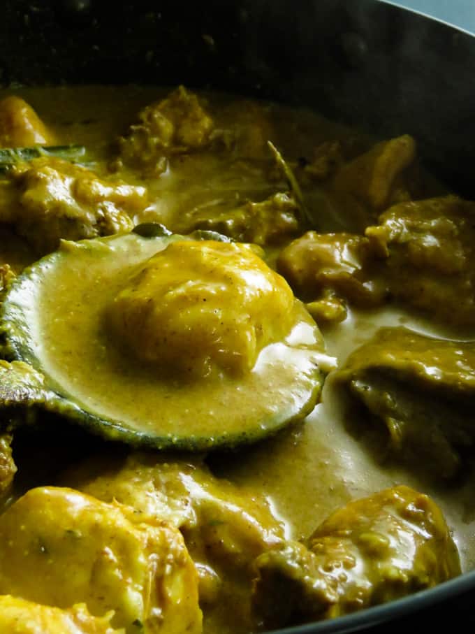 chicken and dumpling curry(thakkadi). A chicken and dumpling recipe for those of you who would love a curry version. For this chicken and dumpling recipe, I'm using a chicken curry recipe with Sri Lankan curry powders with a gravy made up of thick coconut milk.