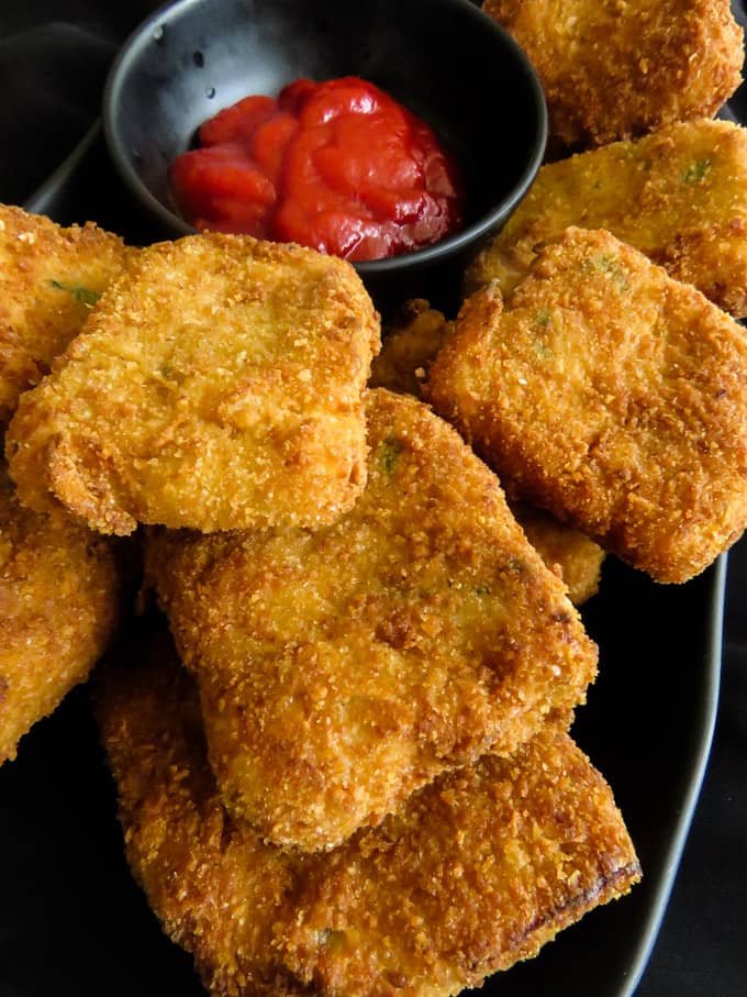 chicken-noodle nuggets served with sauce.